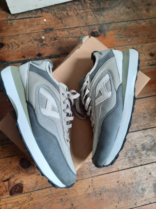 Zapatillas Hombre Grises y Blancas