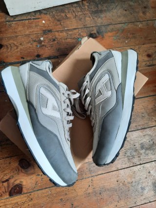 Zapatillas Hombre Grises y Blancas