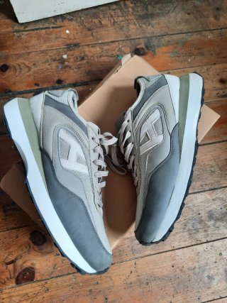 Zapatillas Hombre Grises y Blancas