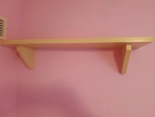 Estantería de madera beige