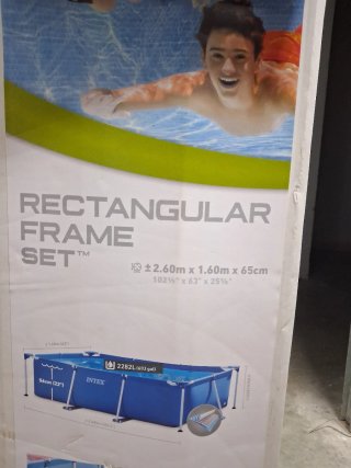 Piscina rectangular y depuradora de arena