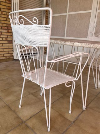 Conjunto mesa de piedra y sillas de forja exterior