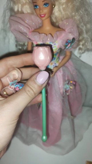 Barbie con vestito floreale e rosa