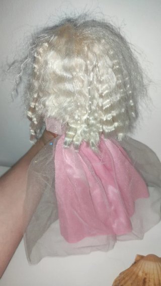 Barbie con vestito floreale e rosa