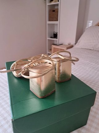 Sandalias Mango doradas tacón bloque