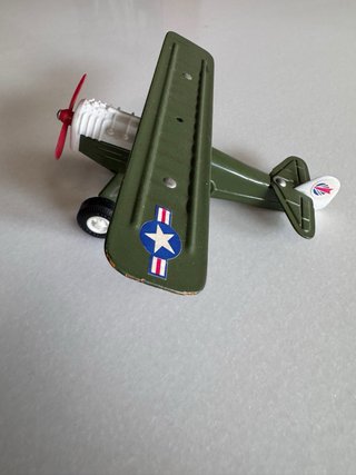 Avión de juguete vintage verde