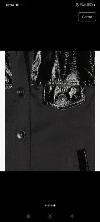 Chaqueta negra con detalles brillantes
