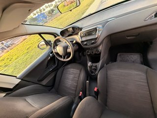 Peugeot 208 2016