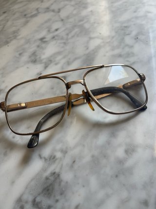 Gafas de sol vintage marrones y gafas graduadas