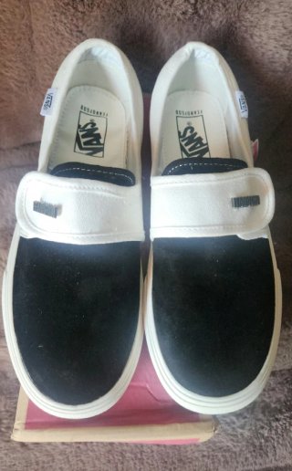 Zapatillas Vans Slip-On Negras y Blancas