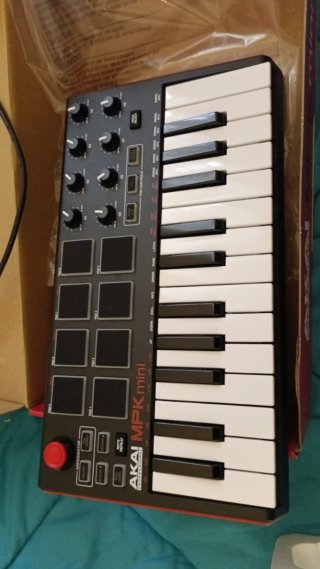 Akai MPK mini Controlador Teclado y Pads