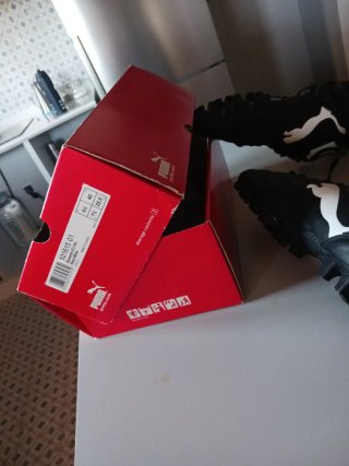 Zapatillas tacos Puma negras talla 40. Emb.origina