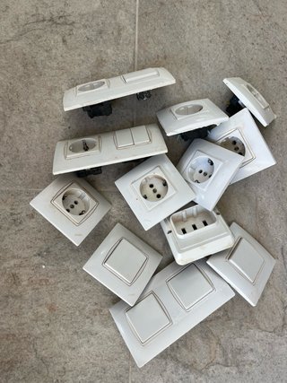 Enchufes e interruptores varios