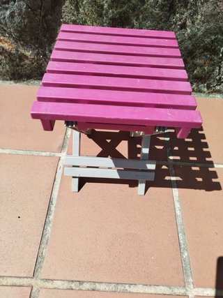 Taburete plegable rosa y gris