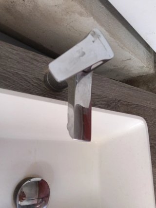 Encimera de baño, con grifo, tapón y latiguillos.