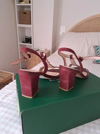 Sandalias Gloria Ortiz granates y doradas