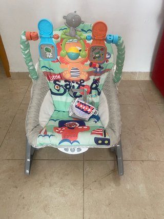 Sillita de bebé musical con juguetes