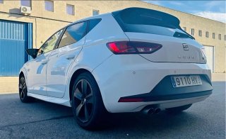 Coche blanco 5 puertas