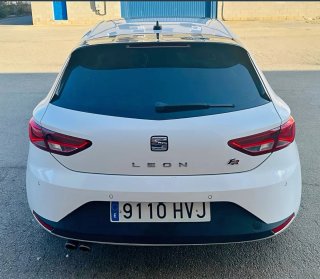 Coche blanco 5 puertas