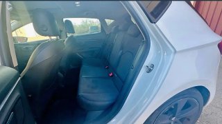 Coche blanco 5 puertas