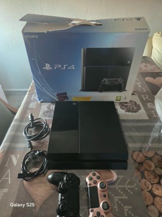 PS4 (PlayStation 4) Negra + Mando