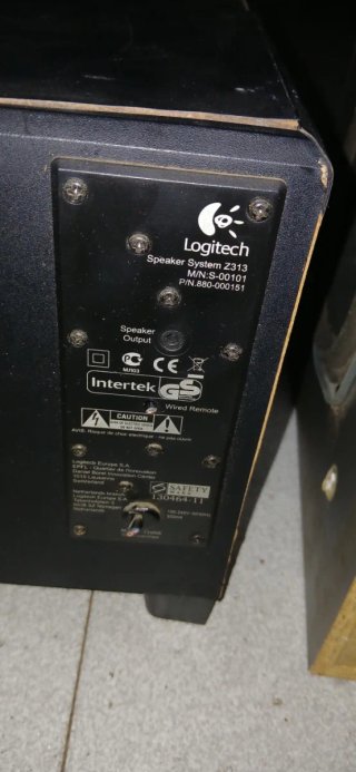 Lote 2 altavoces JVC y Logitech