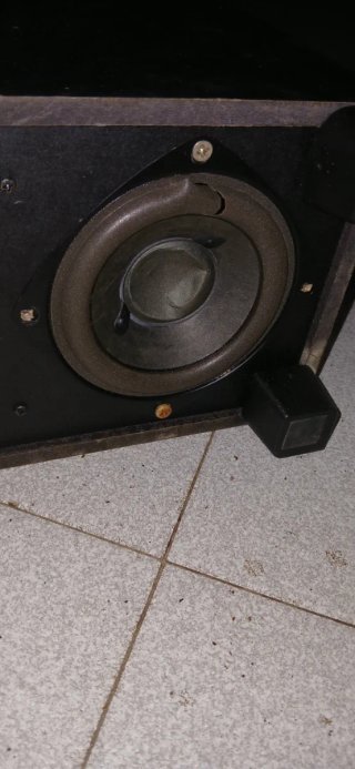 Lote 2 altavoces JVC y Logitech