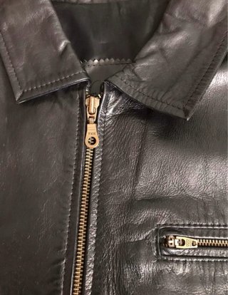 Chaqueta de piel negra