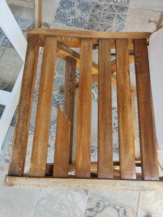Conjunto mesa y sillas de madera