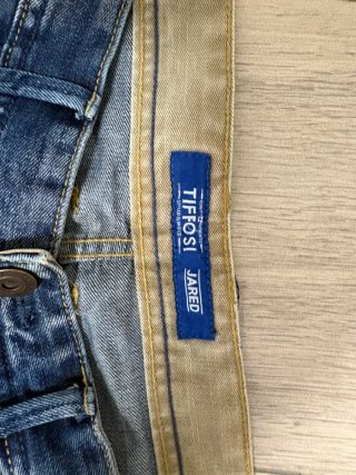 Vaqueros TIFFOSSI rotos talla 46