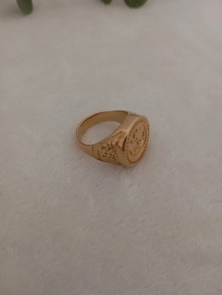 Anillo de hombre dorado con ancla