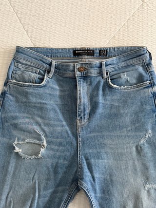 Pantalón vaquero Bershka Carrot Fit Roto