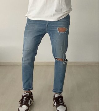 Pantalón vaquero Bershka Carrot Fit Roto