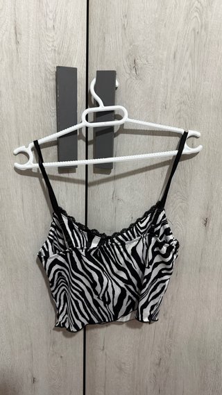 Top estampado cebra con encaje