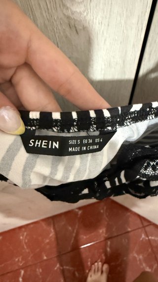 Top estampado cebra con encaje