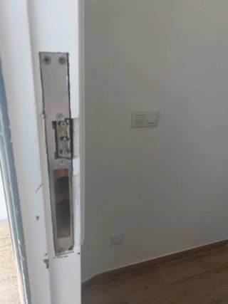 Puerta Iroko y 2 Ventanas