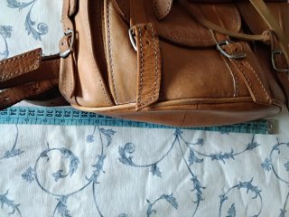 Bolso-Mochila Cuero en color Camel.