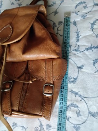 Bolso-Mochila Cuero en color Camel.