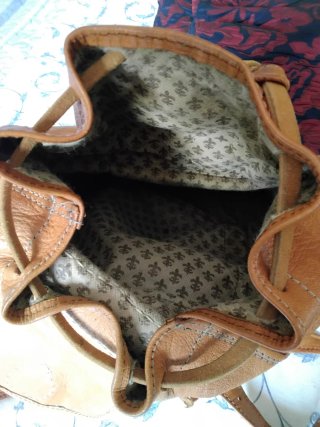 Bolso-Mochila Cuero en color Camel.