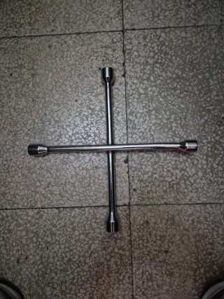 Llave de cruz para ruedas