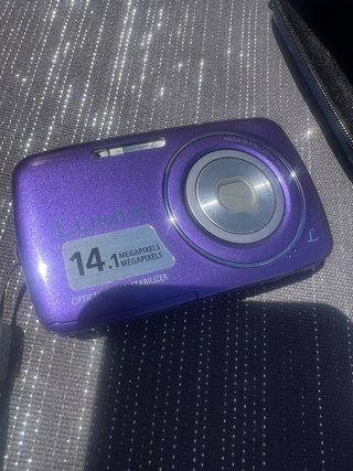 Fotocamera Digitale Lumix Viola + Treppiede e Custodia
