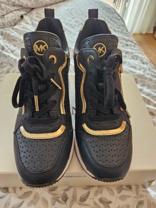 Zapatillas Michael Kors Negras y Doradas