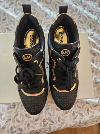Zapatillas Michael Kors Negras y Doradas