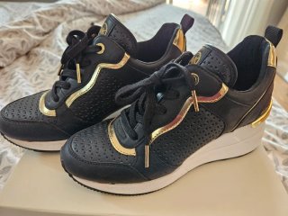 Zapatillas Michael Kors Negras y Doradas