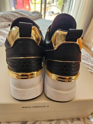 Zapatillas Michael Kors Negras y Doradas