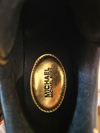 Zapatillas Michael Kors Negras y Doradas