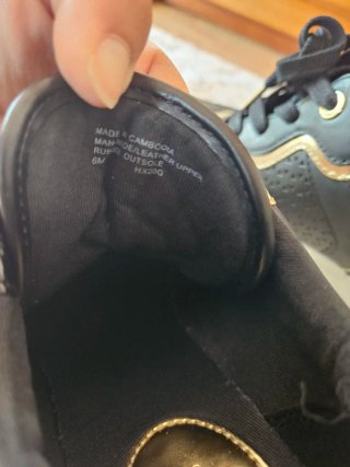 Zapatillas Michael Kors Negras y Doradas