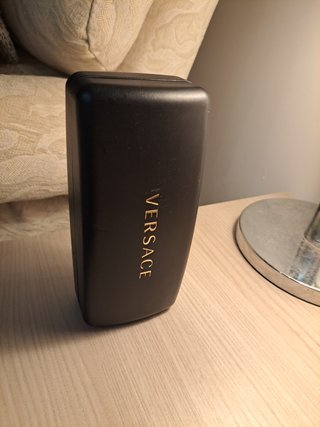 Custodia per occhiali da sole Versace nero e oro