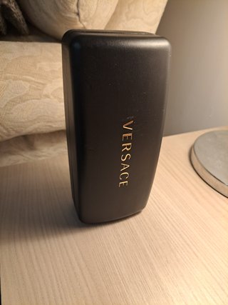 Custodia per occhiali da sole Versace nero e oro