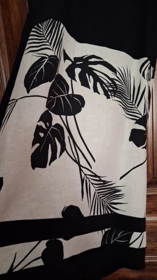 Vestito fantasia foglie nero bianco.